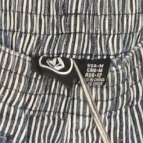 Volcom pull on boys shorts like new M - Picture 2 of 3